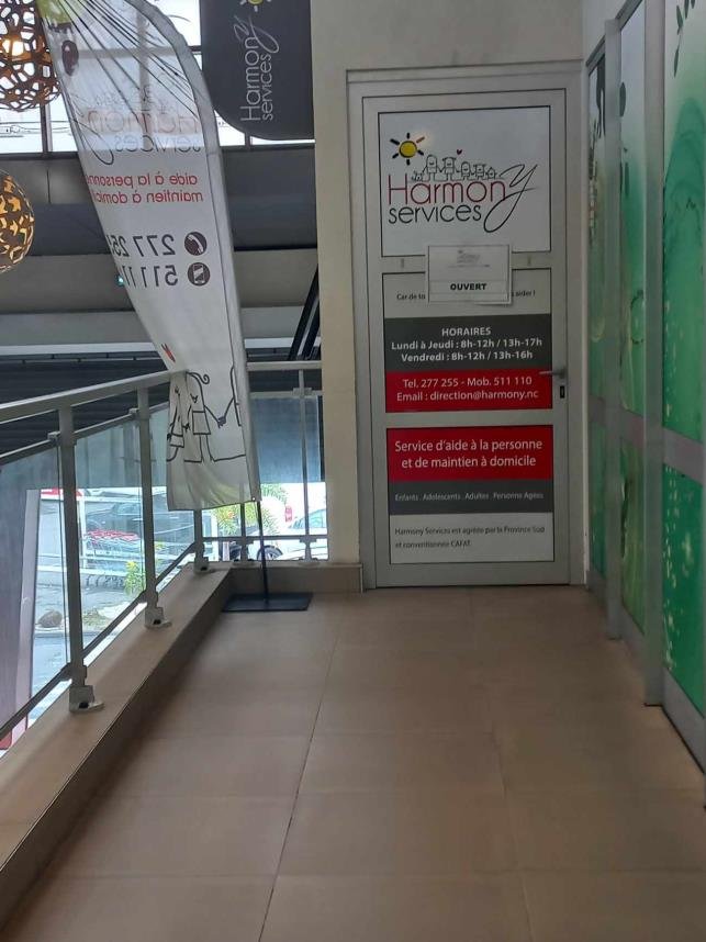 Entrée du bureau Harmony Services dans la galerie marchande