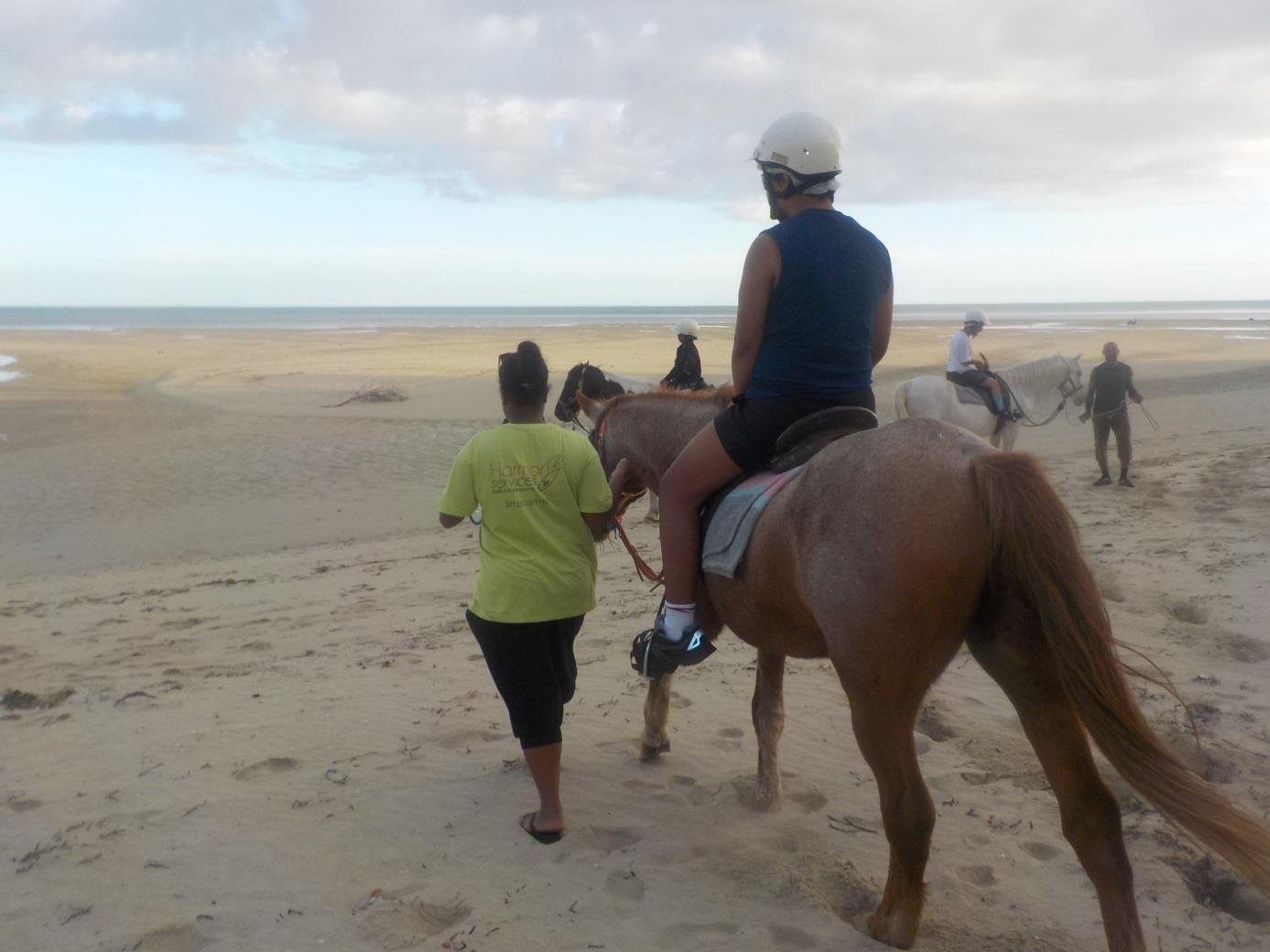 Sortie équitation sur la plage accompagnée par Harmony Services